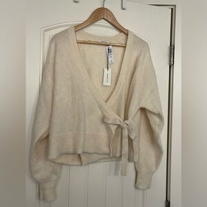 Aritzia babaton landmark cashmere sweater